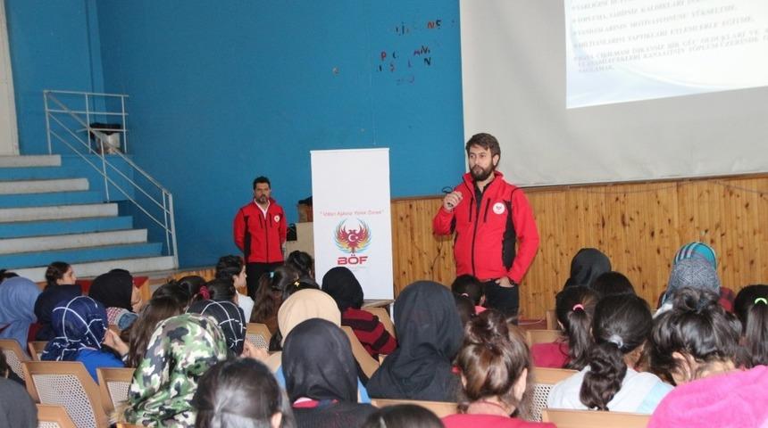 Muş&rsquo;taki &ouml;ğrenciler ter&ouml;r olaylarına karşı bilgilendiriliyor
