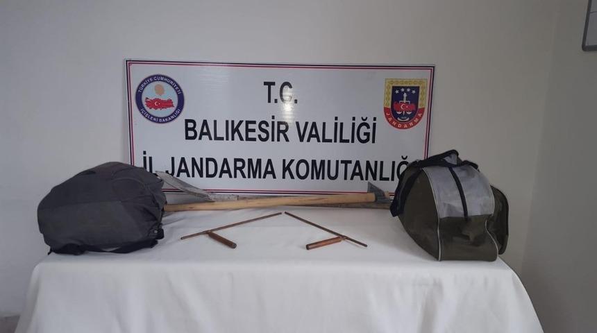 Bigadi&ccedil;&rsquo;te jandarmadan definecilere su&ccedil; &uuml;st&uuml;