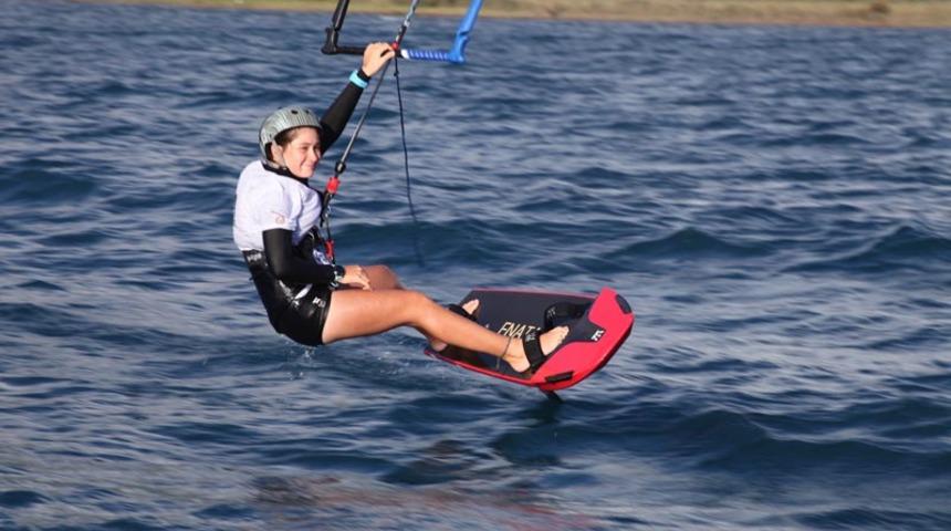 13 yaşındaki Derin Atakan, Avrupa Formula Kite Şampiyonası'nda tarihe ge&ccedil;ti