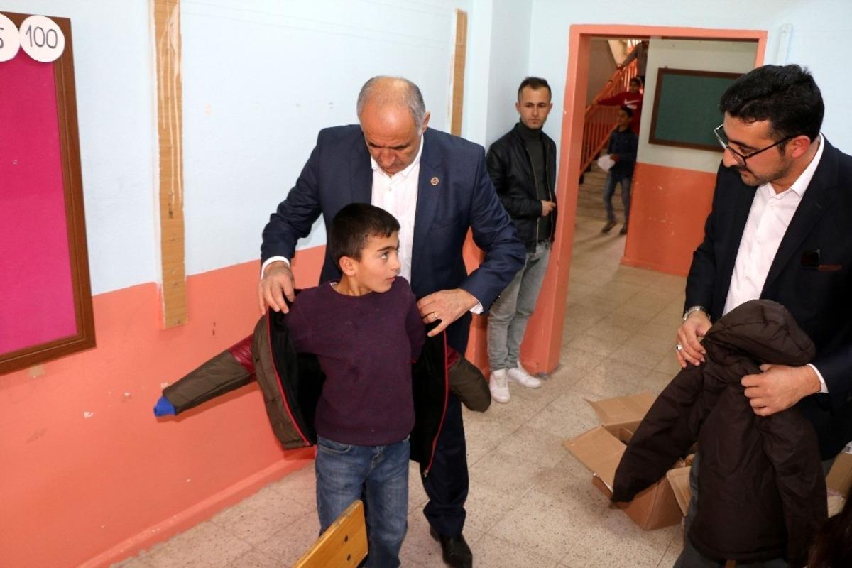 Sosyal Sorumluluk Projesi ile &ccedil;ocuklar g&uuml;ld&uuml;r&uuml;ld&uuml;