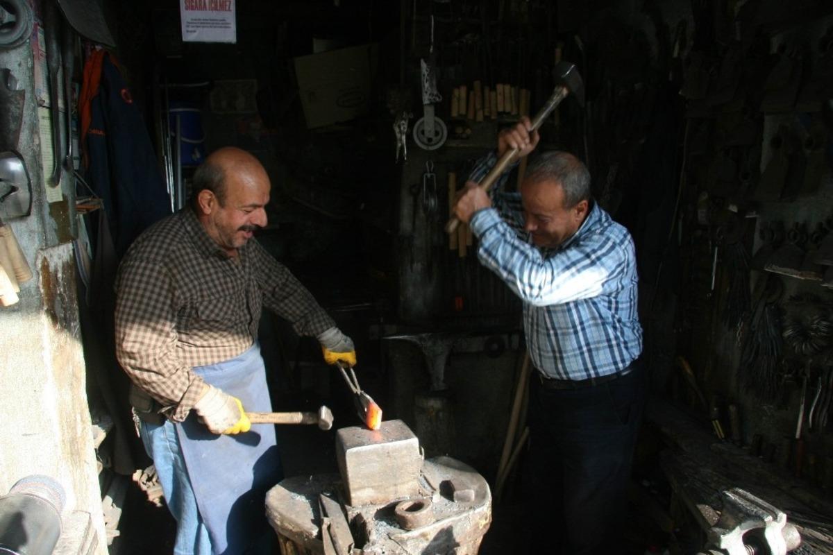 Demir d&ouml;verek ge&ccedil;imlerini sağlıyorlar