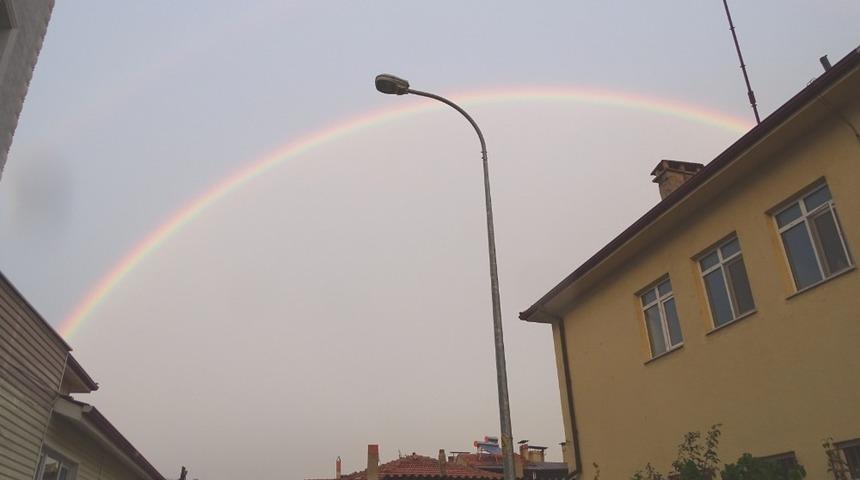 Hisarcık&rsquo;ta g&ouml;kkuşağı b&uuml;y&uuml;ledi