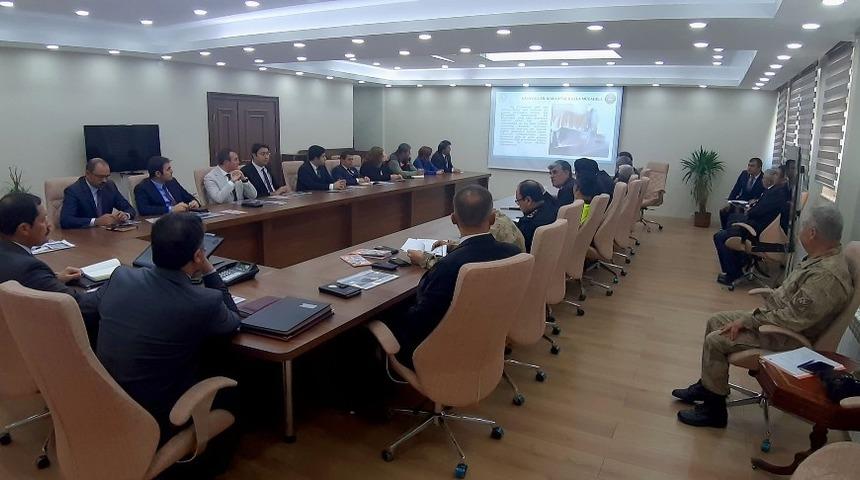 Ardahan&rsquo;da karla m&uuml;cadele toplantısı yapıldı