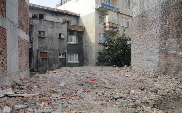 İzmit’te yıkışma tehlikesi yaşayan 3 metruk bina yıkıldı G3