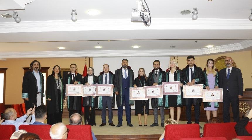 Mersin’de stajyer avukatlar cüppe giydi