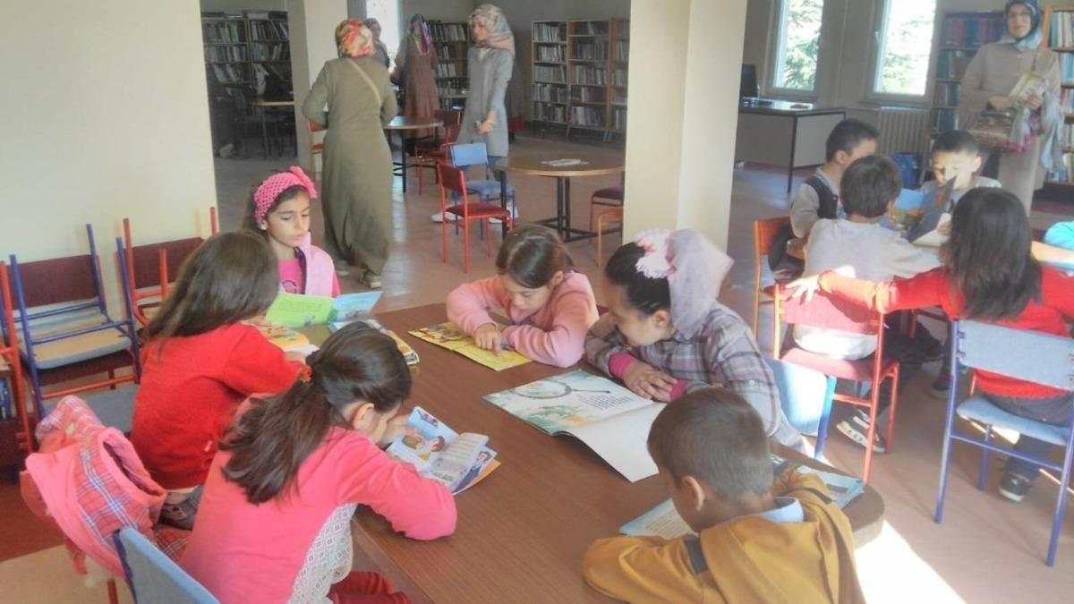Tosyalı &ouml;ğrenciler, k&uuml;t&uuml;phaneyi gezdi
