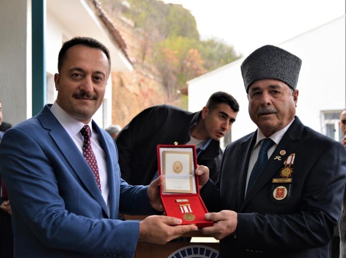 Kıbrıs gazilerine madalya ve beratları verildi