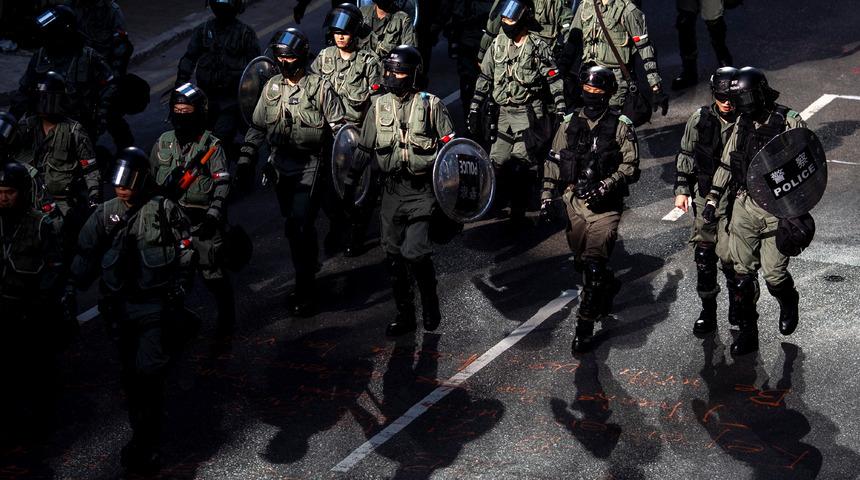 Hong Kong'daki gösterilerde 70 yaşındaki temizlik işçisi öldü