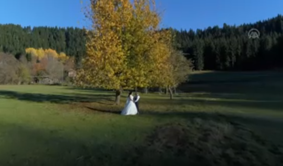 'Sakin Şehir' Şavşat gelin ve damatların fotoğraf st&uuml;dyosu oldu