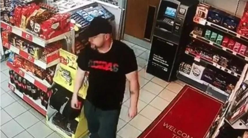 Sapık, annesinin gözü önünde iki çocuğuna tecavüz etti!