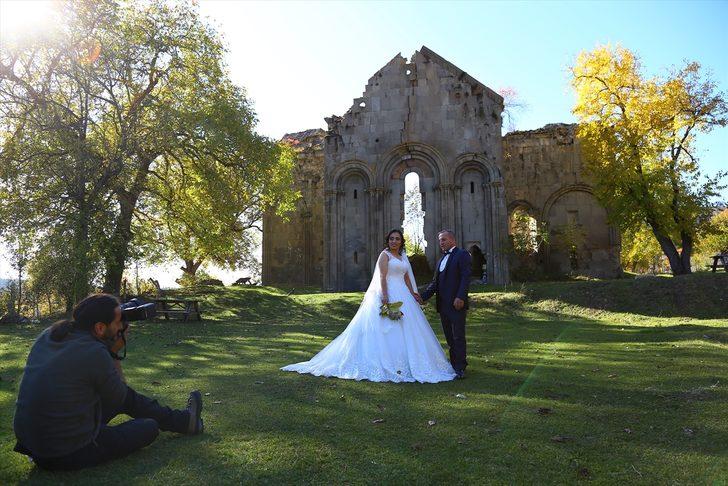 'Sakin Şehir' Şavşat gelin ve damatların fotoğraf stüdyosu oldu G1