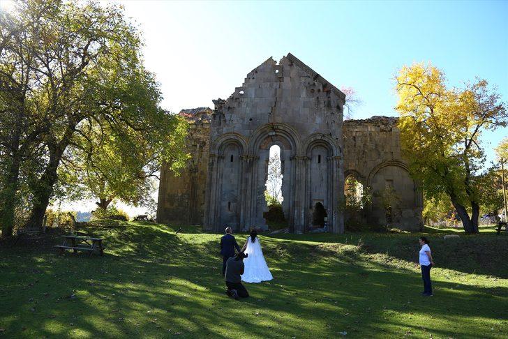 'Sakin Şehir' Şavşat gelin ve damatların fotoğraf stüdyosu oldu G2