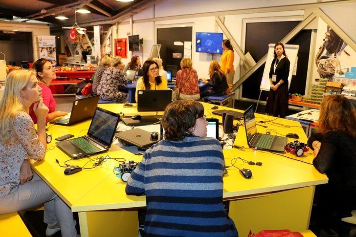 Yabancı öğretmenlere Kocaeli’de kodlama eğitimi G3