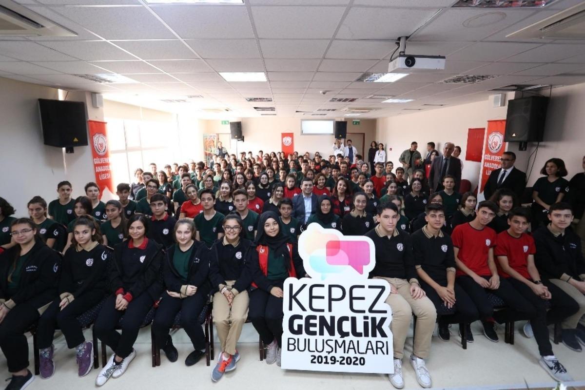 Başkan T&uuml;t&uuml;nc&uuml;&rsquo;den gen&ccedil;lere &ouml;vg&uuml;