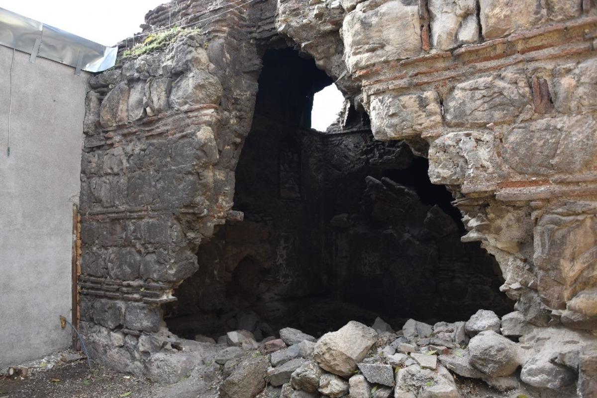 Tarihi k&uuml;mbet temizlendi