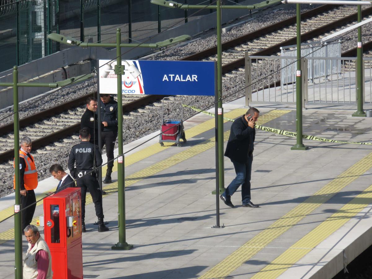 Marmaray'da dehşet veren olay! Tren altında kaldı