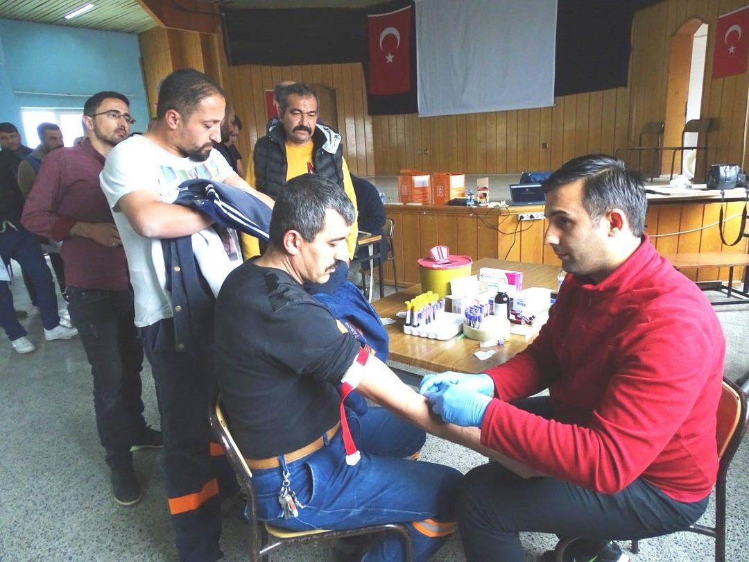 Minik Esila, ona can verecek don&ouml;r&uuml;n&uuml; arıyor (2)