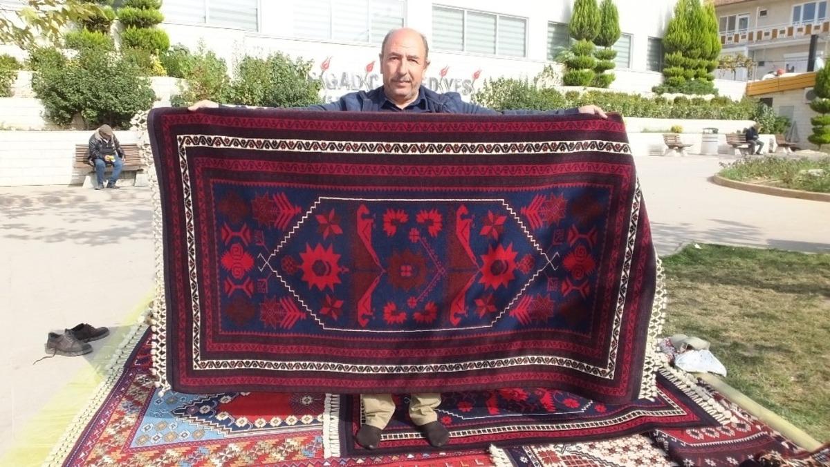 Yağcıbedir halısı t&uuml;keniyor