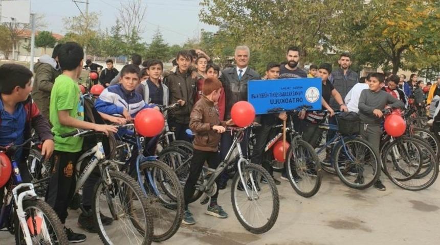 Öğrencier obeziteye karşı pedal çevirdiler