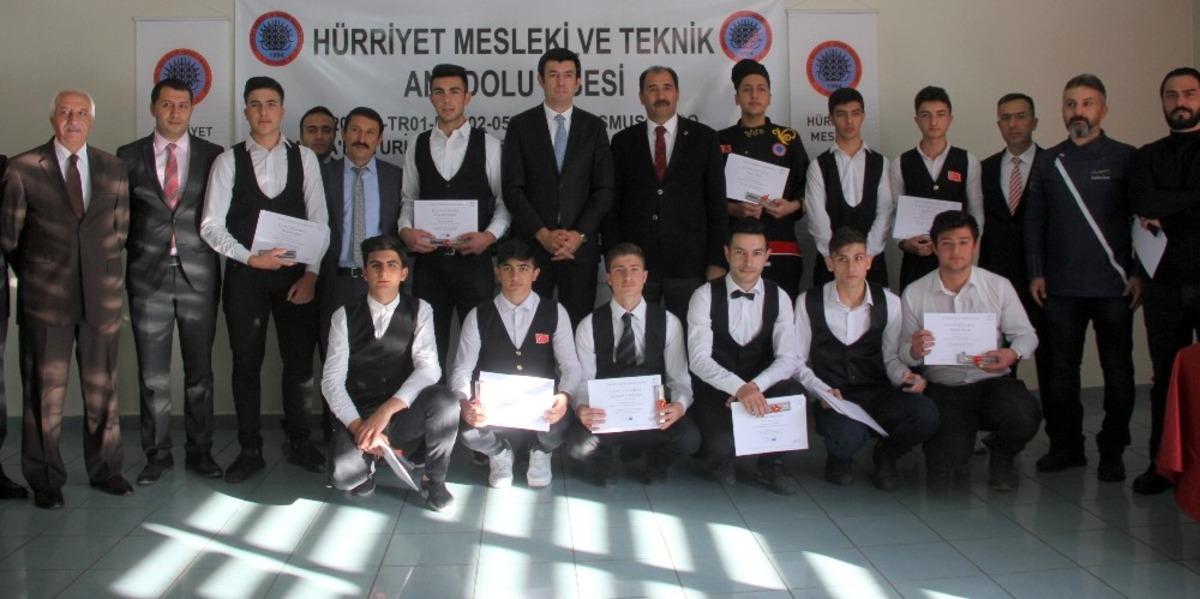 Almanya&rsquo;da staj g&ouml;ren &ouml;ğrencilere belgeleri takdim edildi