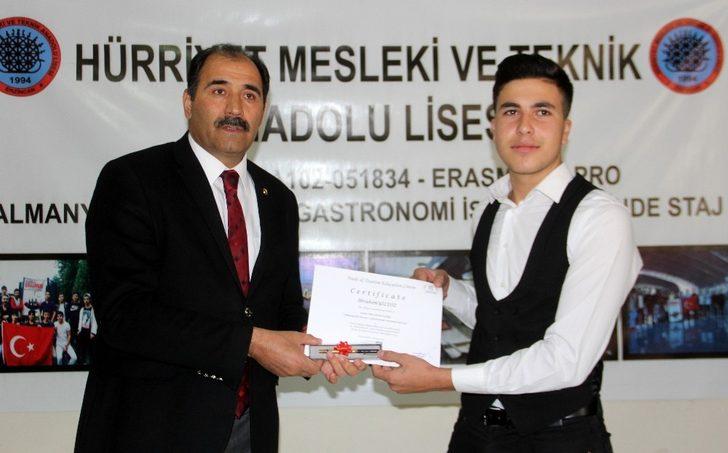 Almanya’da staj gören öğrencilere belgeleri takdim edildi G3