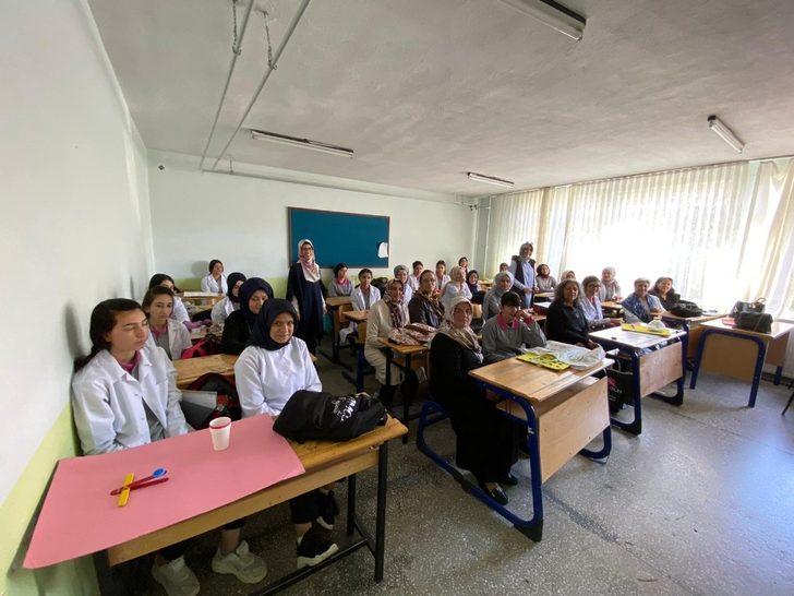 41 Yıl Sonra Kız Meslek Lisesi’nde Duygulandıran Buluşma G1