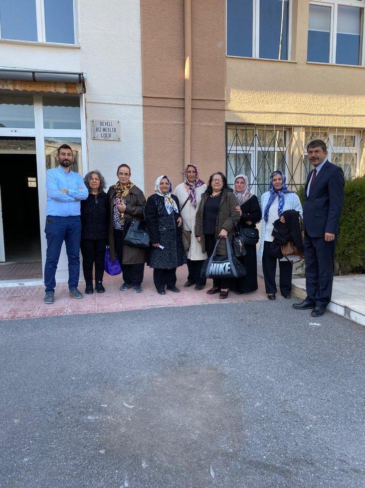 41 Yıl Sonra Kız Meslek Lisesi’nde Duygulandıran Buluşma G3