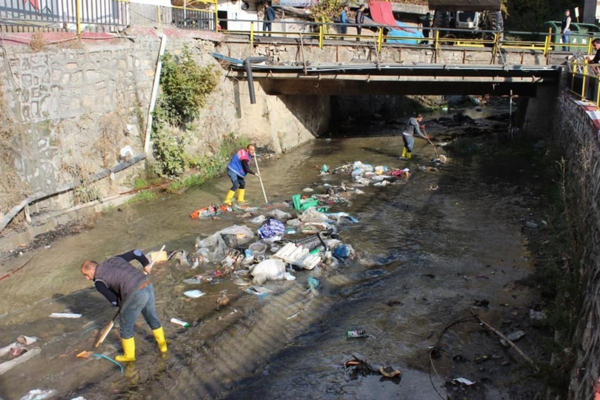 Uludere&rsquo;de dereler temizleniyor