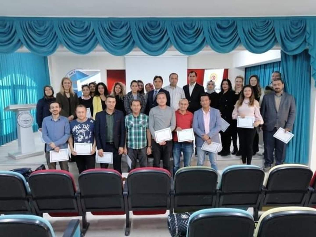 &rsquo;Şuhut Proje Yazıyor&rsquo; kursiyerleri sertifikalarını aldı