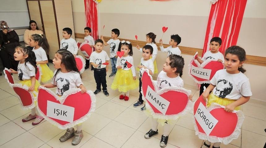 Minikler, &ouml;ğretmenlerini unutmadı