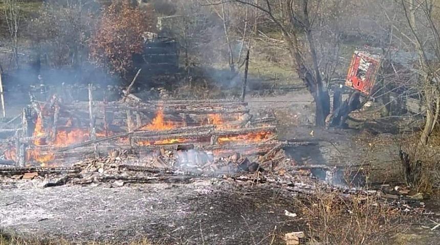 Kastamonu&rsquo;da ahşap ev yangında k&uuml;le d&ouml;nd&uuml;