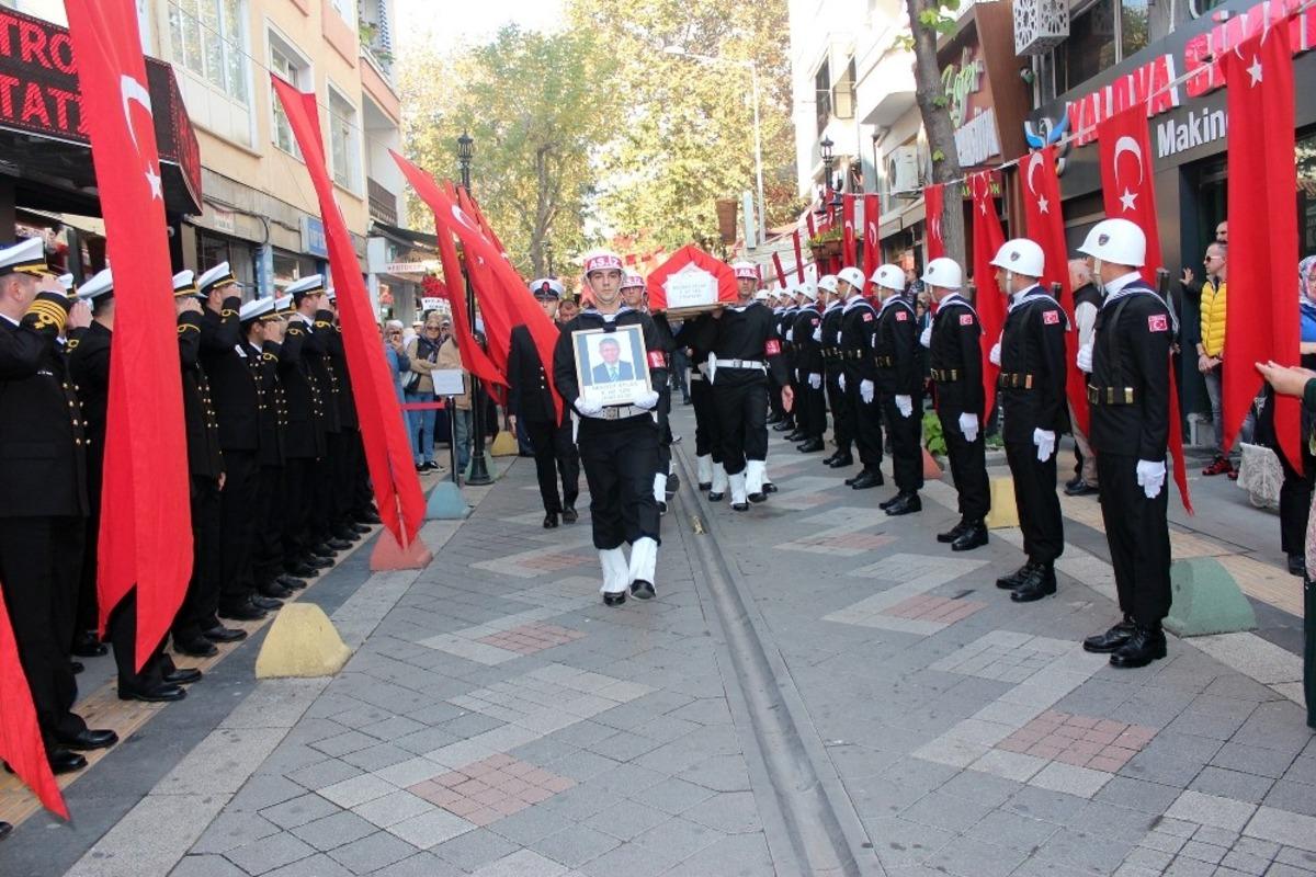 Harp filosu eski komutanı Atlas, son yolculuğuna uğurlandı