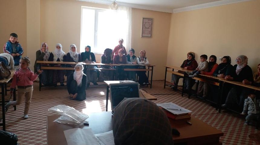 &Ccedil;ift&ccedil;ilere &ldquo;basın&ccedil;lı sulama sistemleri&rdquo; eğitimi