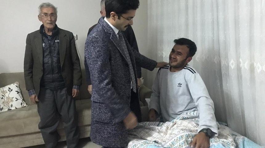 Operasyonda yaralan  Uzm. &Ccedil;avuş&rsquo;a kaymakamdan ziyaret