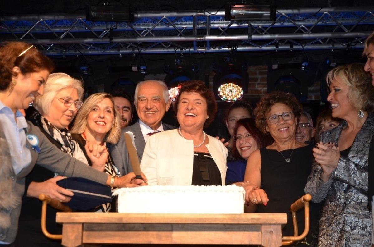 Mavibah&ccedil;e AVM a&ccedil;ılışının 4. yılını kutladı