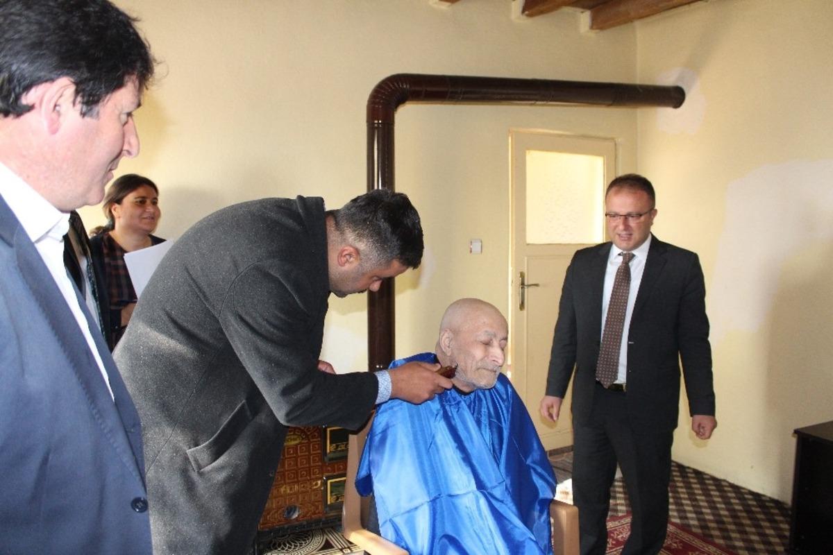 Yaşlılara Evde Tıraş Hizmeti