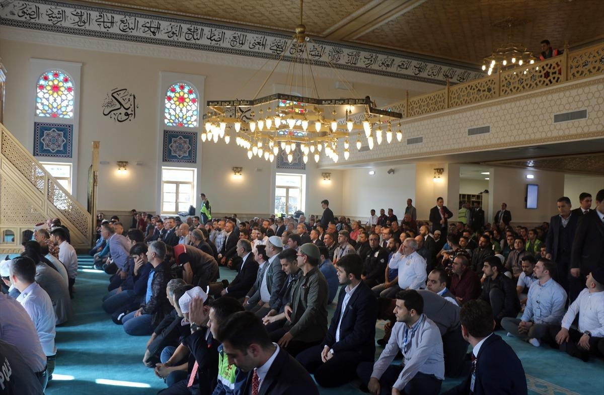 İstanbul Sabiha G&ouml;k&ccedil;en Havalimanı Camisi ibadete a&ccedil;ıldı