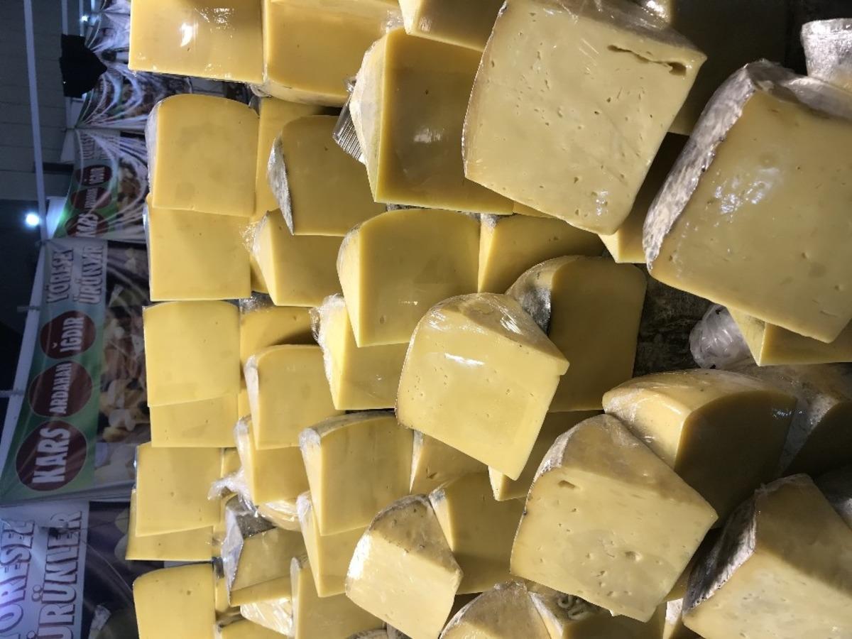 Y&uuml;zlerce teker Kars kaşarı ve kaz eti dağıtılacak