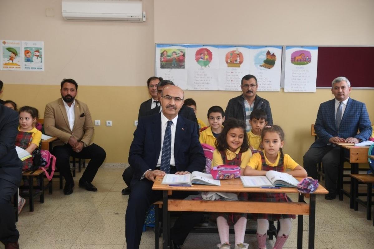 Vali Demirtaş, Yumurtalık Barbaros İlkokulu&rsquo;nu ziyaret etti