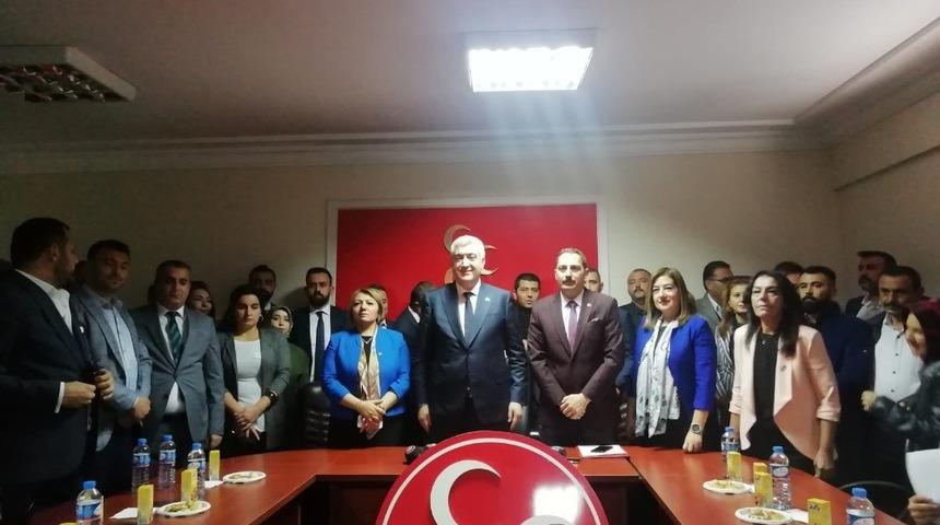 MHP Melikgazi&rsquo;de bayrak devir teslimi yapıldı