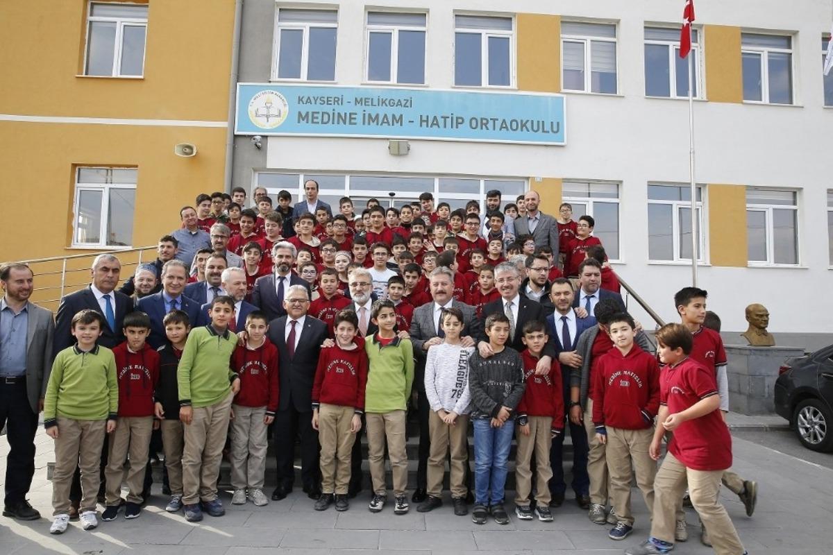 Başkan B&uuml;y&uuml;kkılı&ccedil;, T&uuml;rkiye birincisine &ouml;d&uuml;l verdi