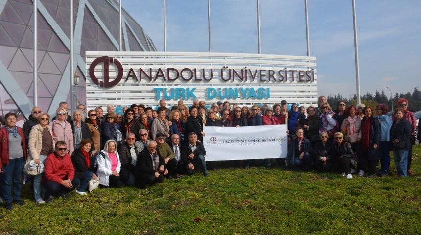 Tazelenme &Uuml;niversitesi &ouml;ğrencileri T&uuml;rk D&uuml;nyası Bilim K&uuml;lt&uuml;r ve Sanat Merkezi&rsquo;ni gezdi