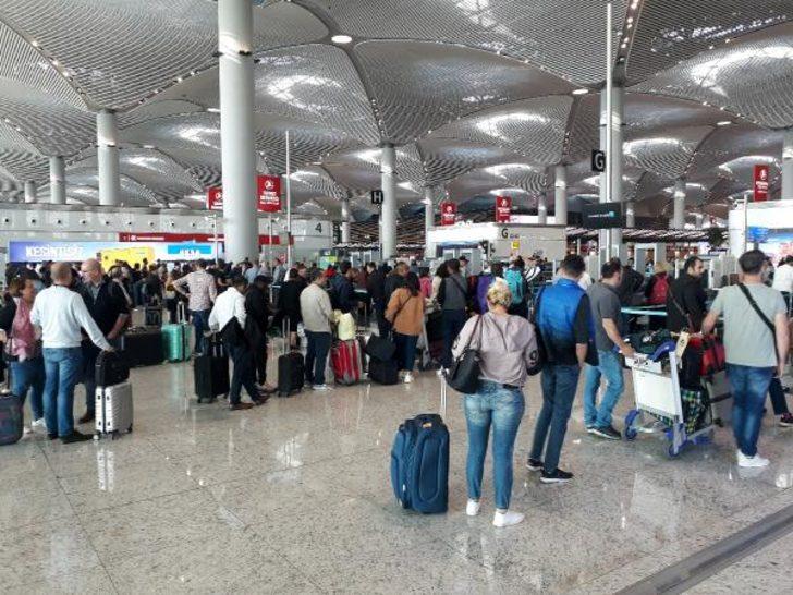 İstanbul'da 'ara tatil' trafiği başladı! İşte trafikte son durum G4