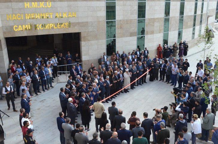 MKÜ’de 7 bin kişilik cami ibadete açıldı G3