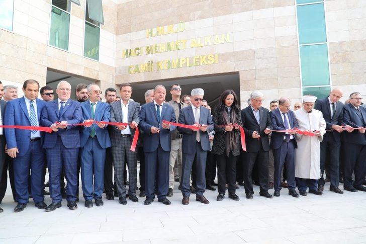 MKÜ’de 7 bin kişilik cami ibadete açıldı G4