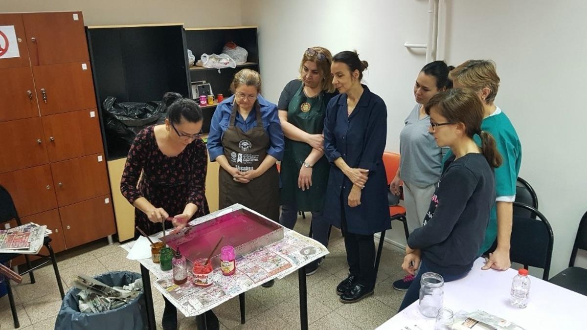 OMEK&rsquo;te ebru sanatının incelikleri anlatılıyor