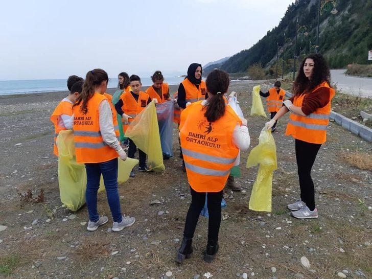 Öğrenciler Çatalzeytin ilçe sahilini temizledi G2