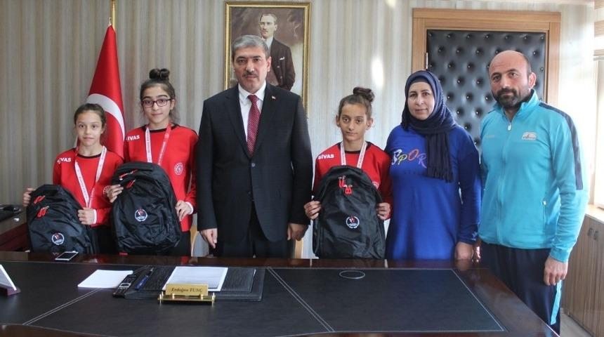 Tun&ccedil;, başarılı sporcuları &ouml;d&uuml;llendirdi