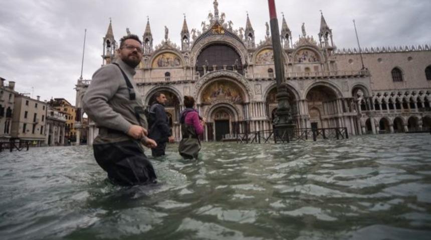 Venedik'te su seviyesi yeniden y&uuml;kseldi, San Marco Meydanı kapatıldı