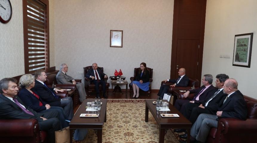 Vali &Ccedil;akacak, Bulgar-T&uuml;rk İşadamları Derneği y&ouml;neticilerini kabul etti